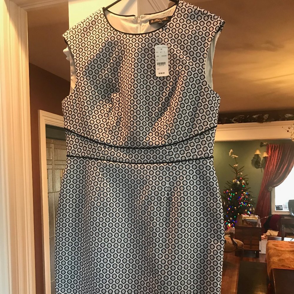 Brooks Brothers- Elegant Form Fitting Shift Dress